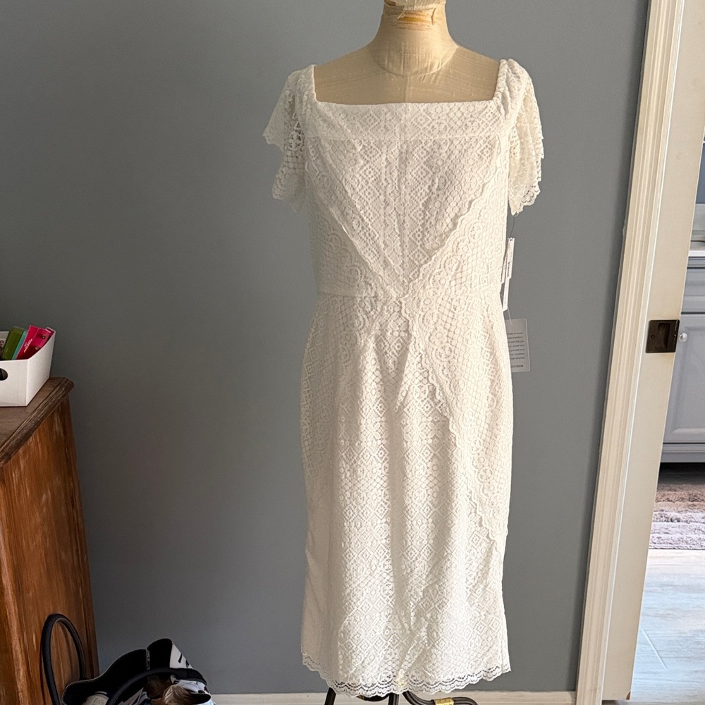 Maggie London Elegant White Lace Dress